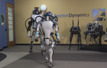 Гуманоидный робот Atlas научился балансировать на одной ноге (ВИДЕО)