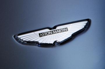 Aston Martin показал суперкар DB11 с мягкой крышей (ФОТО)
