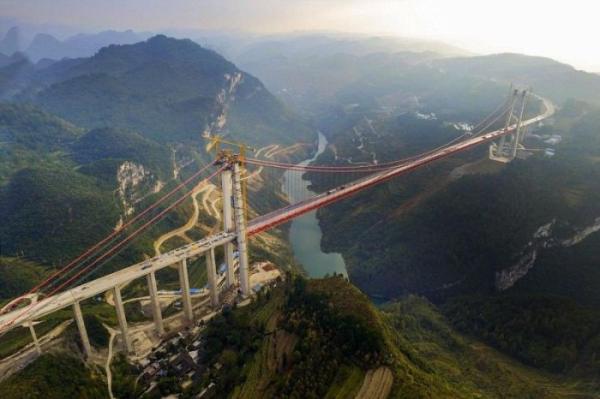 В Китае сдан в эксплуатацию самый высокий мост, не имеющий аналогов в мире  