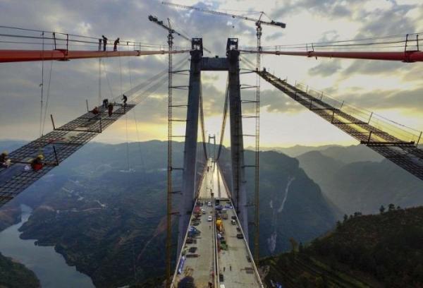 В Китае сдан в эксплуатацию самый высокий мост, не имеющий аналогов в мире  