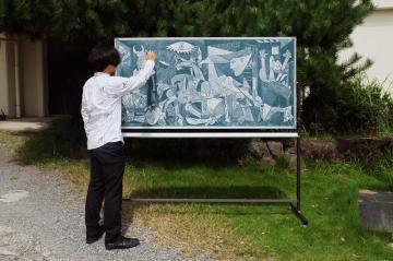 Японский учитель радует своих учеников потрясающими картинами на школьной доске (ФОТО)