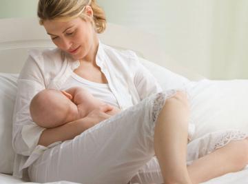 Кормление грудью положительно влияет на здоровье матери, - ученые