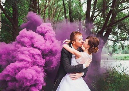 Красочный дым: прекрасная идея свадебной фотосессии (ФОТО)