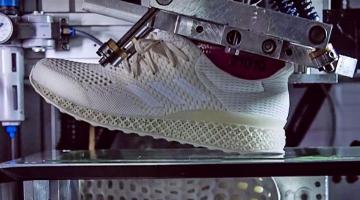 Adidas предлагает кроссовки, созданные роботом