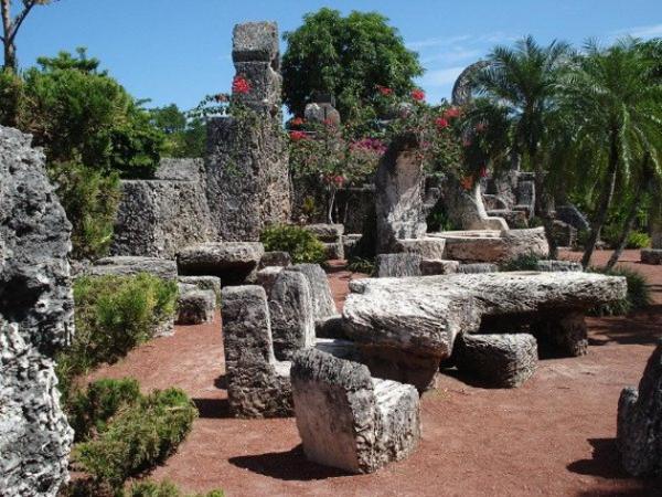 Памятник несчастной любви: коралловый замок во Флориде (ФОТО)