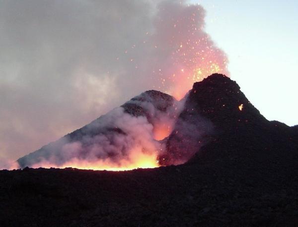 Древний гигант: самый большой и беспокойный вулкан Европы (ФОТО)