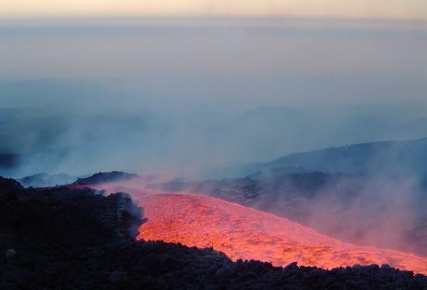 Древний гигант: самый большой и беспокойный вулкан Европы (ФОТО)