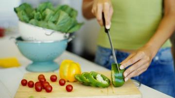 Здоровью женщин вредит процесс приготовления пищи