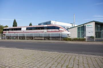 Германия продает с аукциона поезд на магнитной подушке (ФОТО)