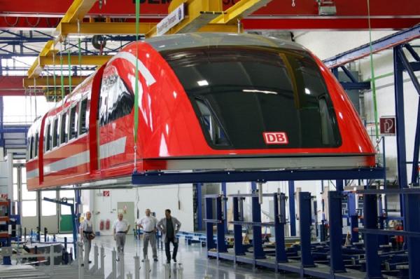 Германия продает с аукциона поезд на магнитной подушке (ФОТО)