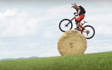 Никаких законов физики. Потрясающие трюки на горном велосипеде (ВИДЕО)