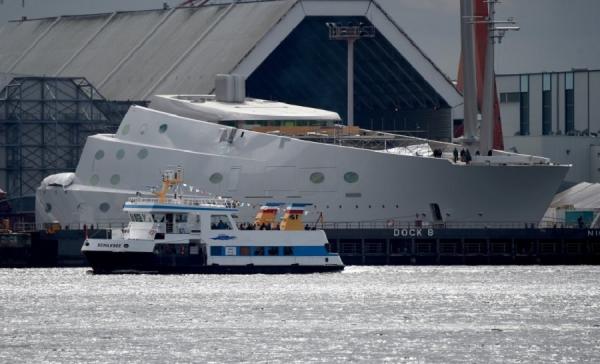 Самая большая в мире яхта впервые подняла свои паруса (ФОТО)