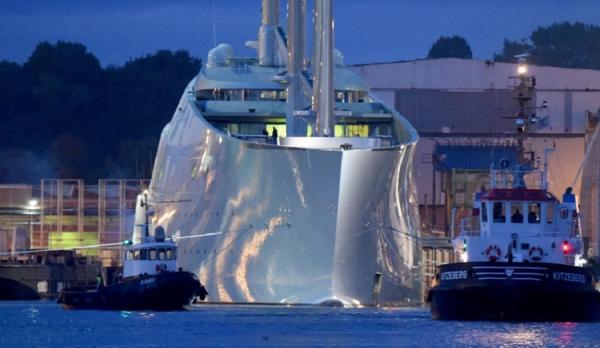 Самая большая в мире яхта впервые подняла свои паруса (ФОТО)