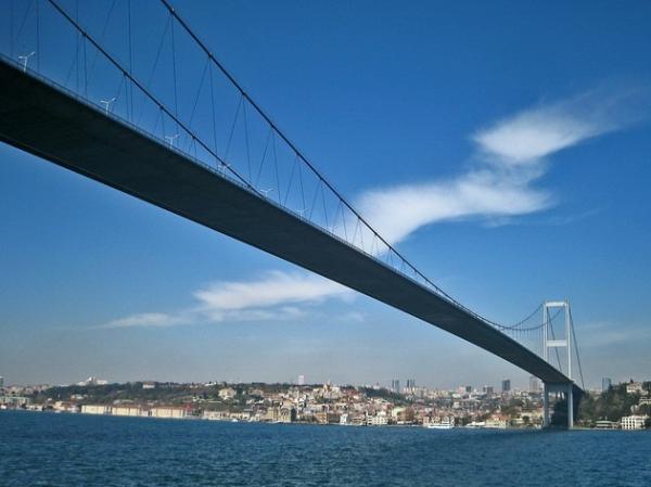 Мост, соединяющий два континента: легендарное архитектурное сооружение в Турции (ФОТО)