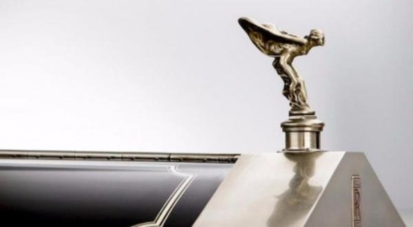 Великолепие на колесах: в столице Великобритании продадут уникальный автомобиль Rolls-Royce (ФОТО)