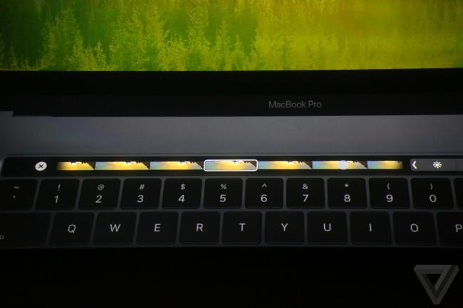 Apple официально представила новые MacBook с двумя дисплеями (ФОТО)