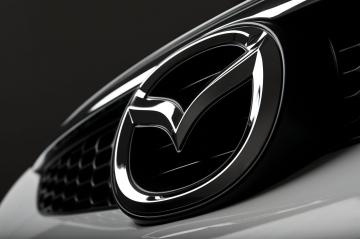 Допремьерный показ: компания Mazda опубликовала первое изображение нового кроссовера (ФОТО)