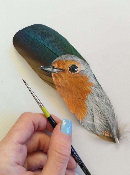 Миниатюрное творчество: художница создает рисунки на крыльях птиц (ФОТО)