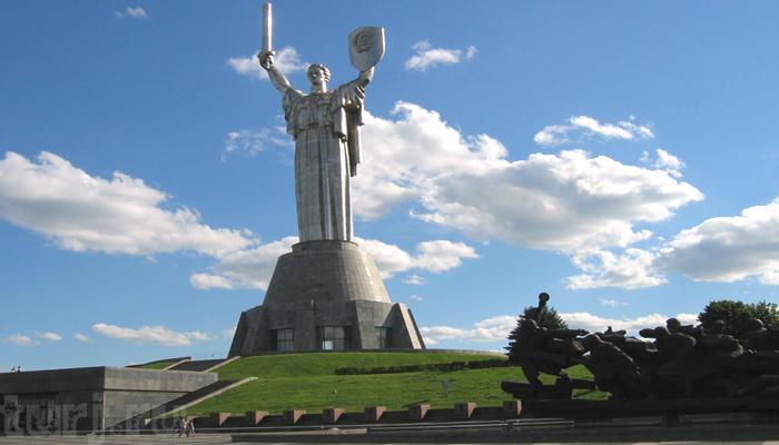 Родина-мать в Киеве. Памятник, окутанный легендами (ФОТО)