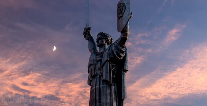 Родина-мать в Киеве. Памятник, окутанный легендами (ФОТО)