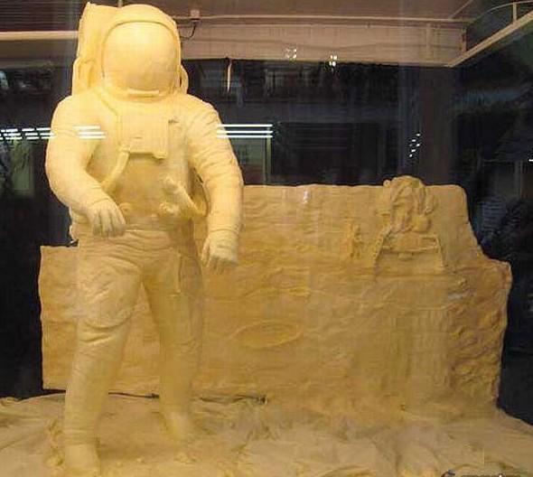 Поражающие воображение скульптуры из сливочного масла (ФОТО) Поражающие воображение скульптуры из сливочного масла (ФОТО)