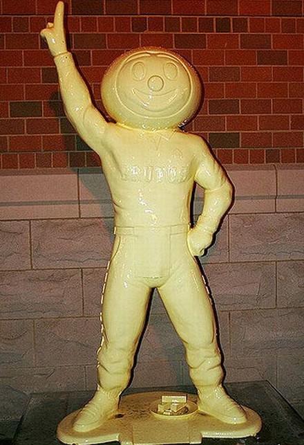 Поражающие воображение скульптуры из сливочного масла (ФОТО) Поражающие воображение скульптуры из сливочного масла (ФОТО)