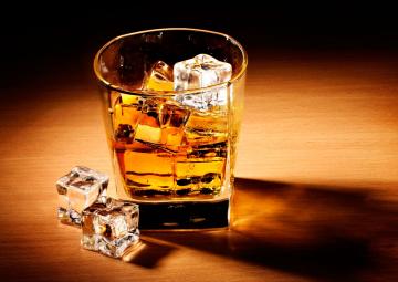 Ученые придумали «умный» стакан для алкоголя