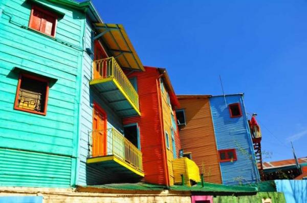 Разноцветная палитра: самый яркий жилой район в мире (ФОТО)