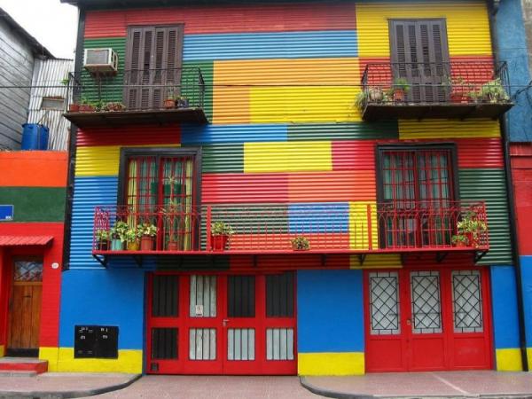 Разноцветная палитра: самый яркий жилой район в мире (ФОТО)