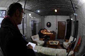Берлинские историки воссоздали кабинет Гитлера в бункере (ФОТО)
