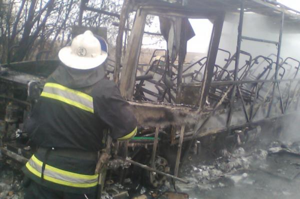 На Харьковщине сгорел пассажирский автобус (ФОТО)