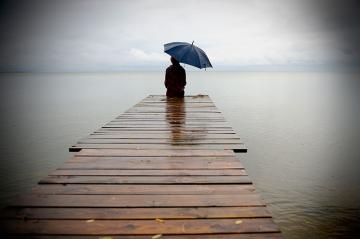 Одиночество может быть предвестником болезни Альцгеймера