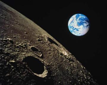 На Луне обнаружен вход в подземный бункер (ФОТО)