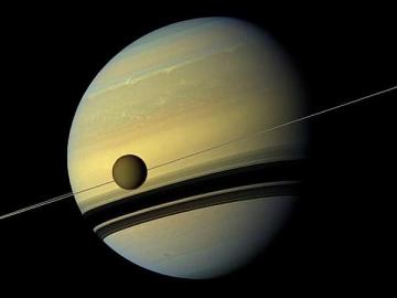 «Кассини» запечатлел движение газовых облаков на Титане