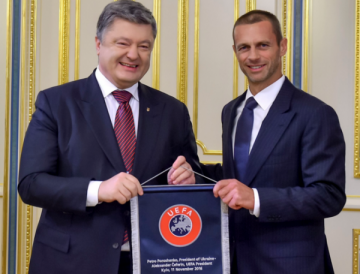 Порошенко поблагодарил руководителя УЕФА за запрет проведения матчей в Крыму