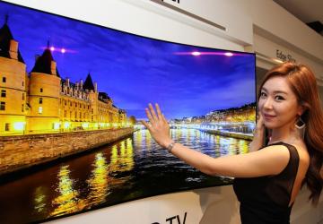 В 2017 году появится сверхтонкий телевизор LG Wallpaper OLED TV