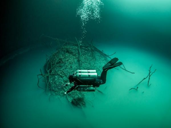 Уникальные снимки подводного озера в Мексике (ФОТО)