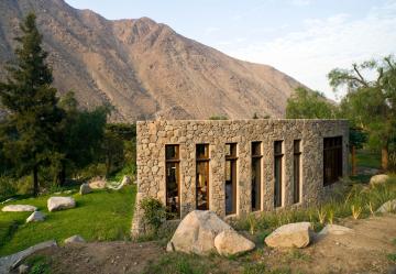 Семьдесят метров над уровнем моря: уютный дом из самана и камня в Перу (ФОТО)
