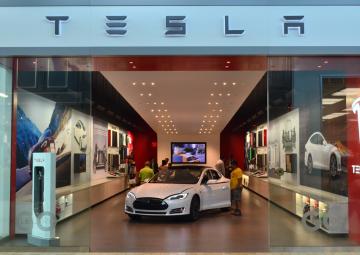 Компания Tesla  показала, как работает автопилот