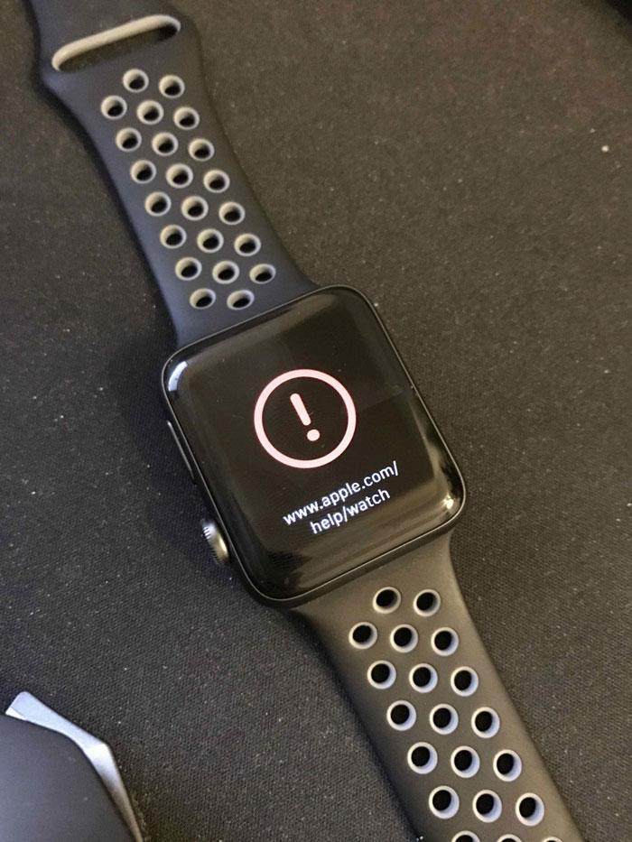 Новое обновление превращает Apple Watch в «кирпич» (ФОТО)