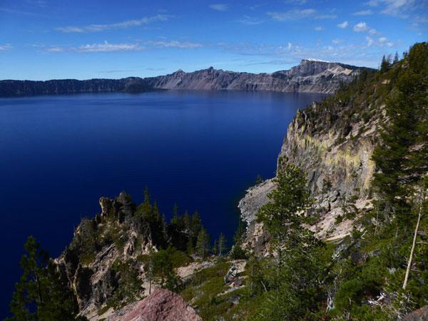 Кристально чистая вода и глубокий синий цвет: как выглядит одно из красивейших озер мира (ФОТО)