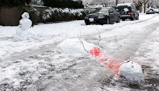 20 курьезных снимков снеговиков и забавных снежных скульптур (ФОТО)