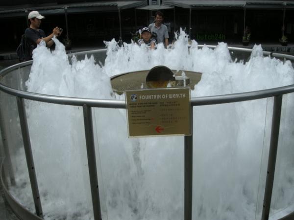 Творение человека: один из самых больших фонтанов в мире (ФОТО)