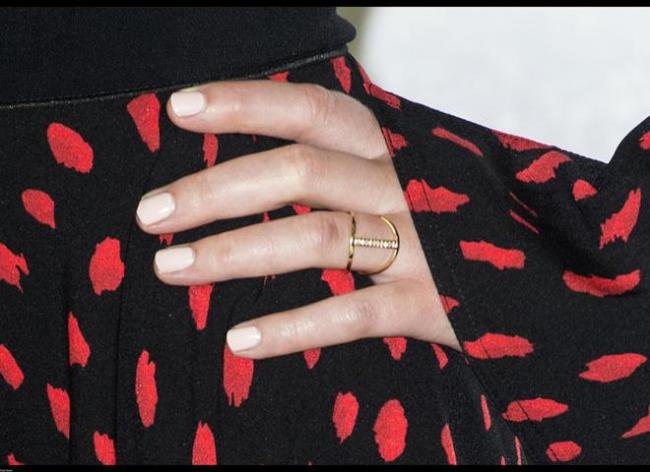 На безымянном пальце Дженнифер Лоуренс появилось кольцо (ФОТО)