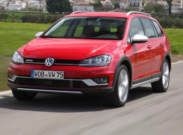 Volkswagen озвучил цены обновленного Golf 