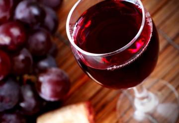 Красное вино может продлевать жизнь и омолаживать организм, - ученые