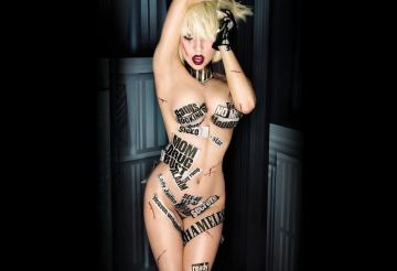 В новом клипе Леди Гага показалась в халате и без макияжа (ВИДЕО)
