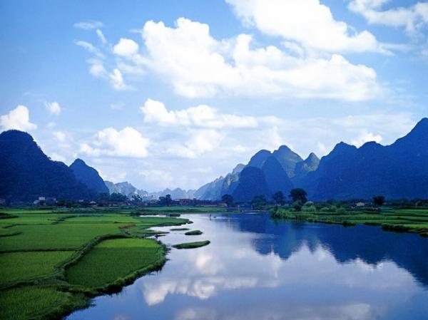Пышная зелень гор, прозрачные ленты рек: самый живописный район Китая (ФОТО)
