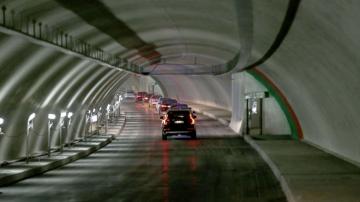 В Стамбуле открылся двухэтажный автомобильный тоннель, соединивший берега Европы и Азии