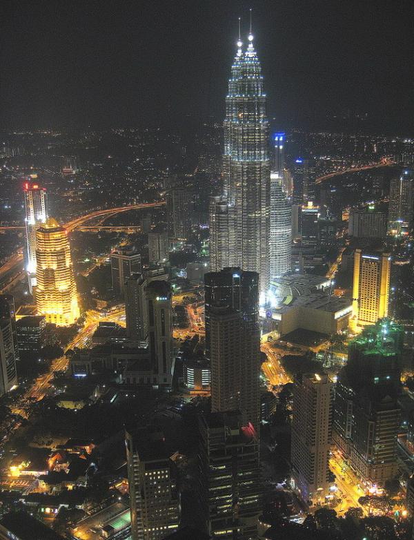 Чудо, созданное человеком: самые высокие башни-близнецы в мире (ФОТО)